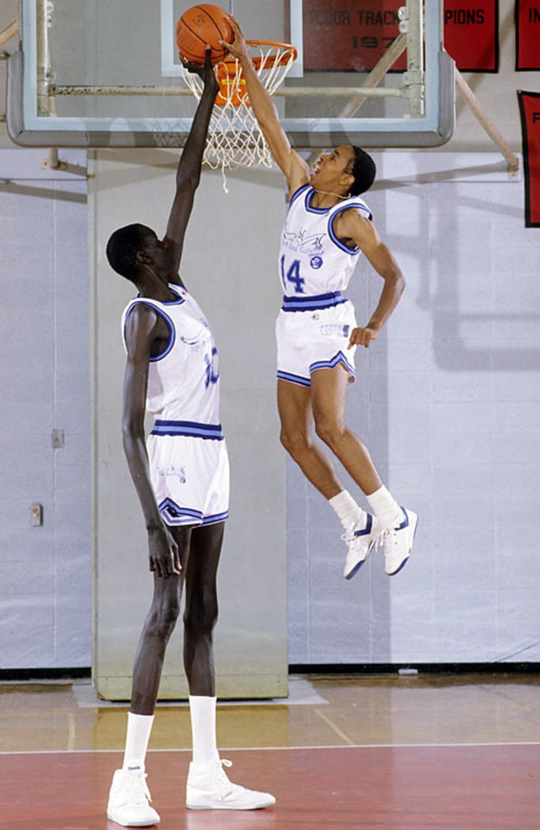 Top 10 Tallest NBA Players of All Time - RakeTheRake