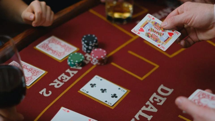 How to Host the Perfect Poker Night twit post